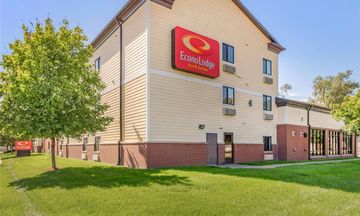 Econo Lodge Inn & Suites