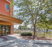 Econo Lodge Inn & Suites Exterior