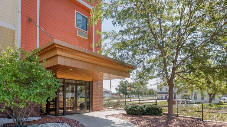 Econo Lodge Inn & Suites Exterior