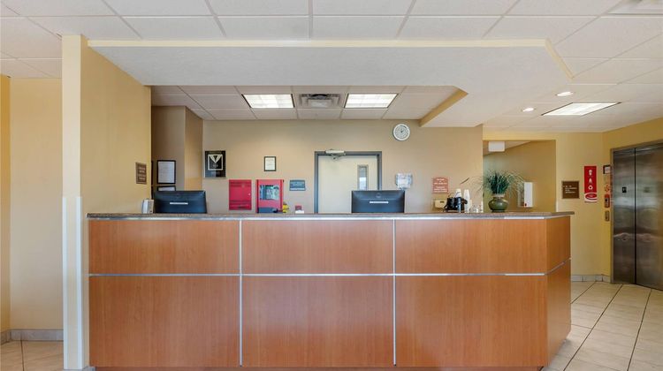 Econo Lodge Inn & Suites Lobby