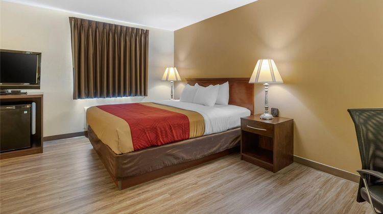 Econo Lodge Inn & Suites Suite