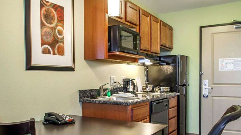 <b>Suburban Studios Cedar Falls Room</b>. Images powered by <a href="https://iceportal.shijigroup.com/" title="IcePortal" target="_blank">IcePortal</a>.