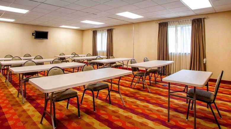 <b>Suburban Studios Cedar Falls Meeting</b>. Images powered by <a href="https://iceportal.shijigroup.com/" title="IcePortal" target="_blank">IcePortal</a>.