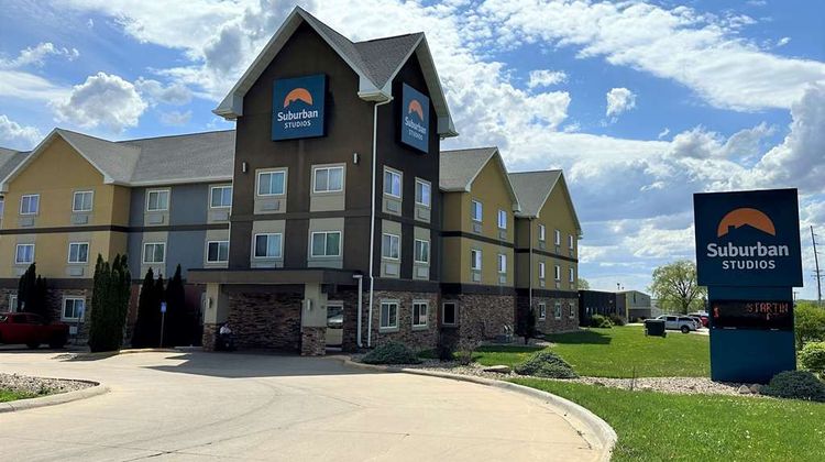 Suburban Studios Cedar Falls Exterior