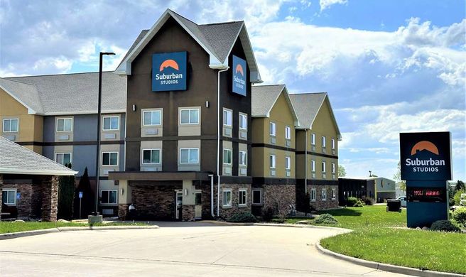 Suburban Studios Cedar Falls Exterior