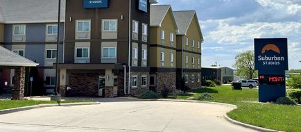 Suburban Studios Cedar Falls Exterior