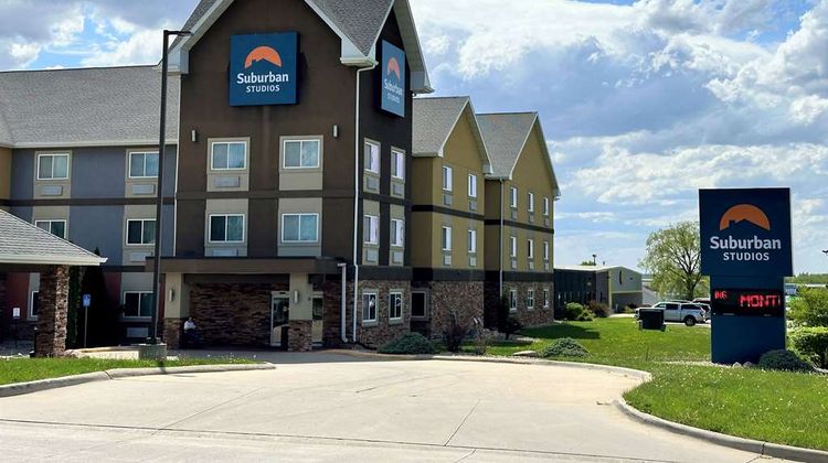 Suburban Studios Cedar Falls Exterior