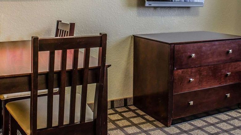 <b>MainStay Suites Coralville Suite</b>. Images powered by <a href="https://iceportal.shijigroup.com/" title="IcePortal" target="_blank">IcePortal</a>.