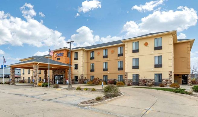 Comfort Inn & Suites Exterior