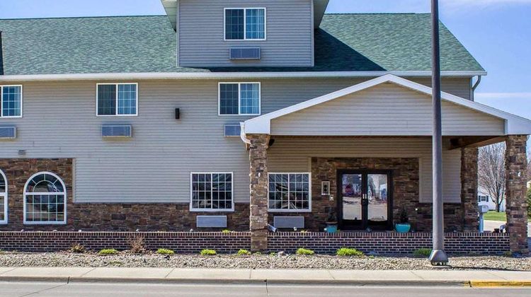 Rodeway Inn near Okoboji Lake Exterior