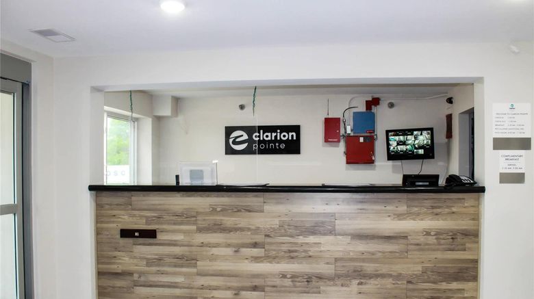 <b>Clarion Pointe Bettendorf-Quad Cities Lobby</b>. Images powered by <a href="https://iceportal.shijigroup.com/" title="IcePortal" target="_blank">IcePortal</a>.