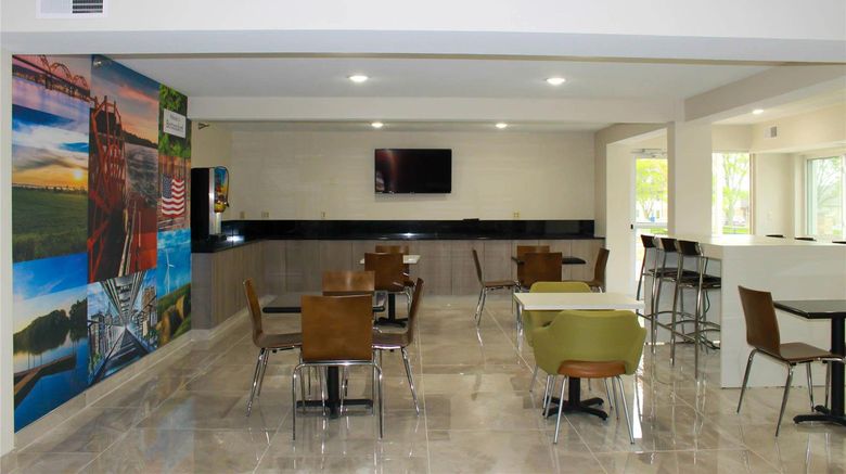<b>Clarion Pointe Bettendorf-Quad Cities Lobby</b>. Images powered by <a href="https://iceportal.shijigroup.com/" title="IcePortal" target="_blank">IcePortal</a>.