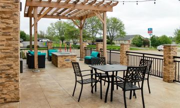 Clarion Pointe Bettendorf-Quad Cities