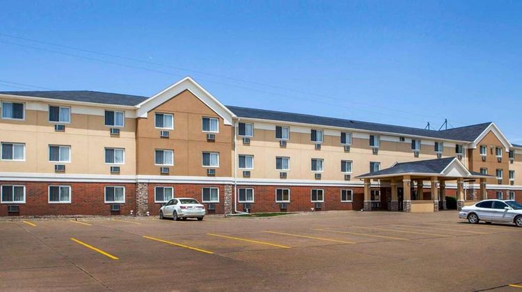 Quality Inn and Suites Exterior