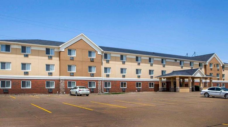 <b>Quality Inn and Suites Exterior</b>. Images powered by <a href="https://iceportal.shijigroup.com/" title="IcePortal" target="_blank">IcePortal</a>.