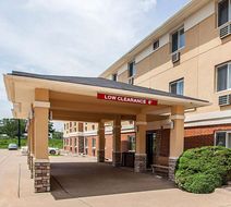 Quality Inn and Suites Exterior