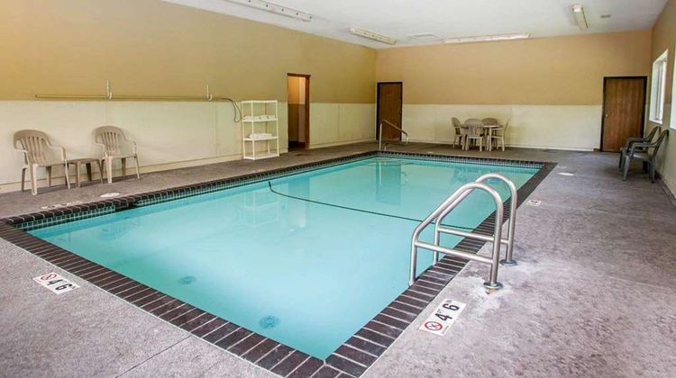 Quality Inn and Suites Pool