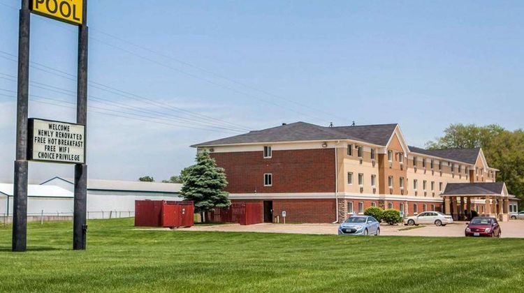 Quality Inn and Suites Exterior