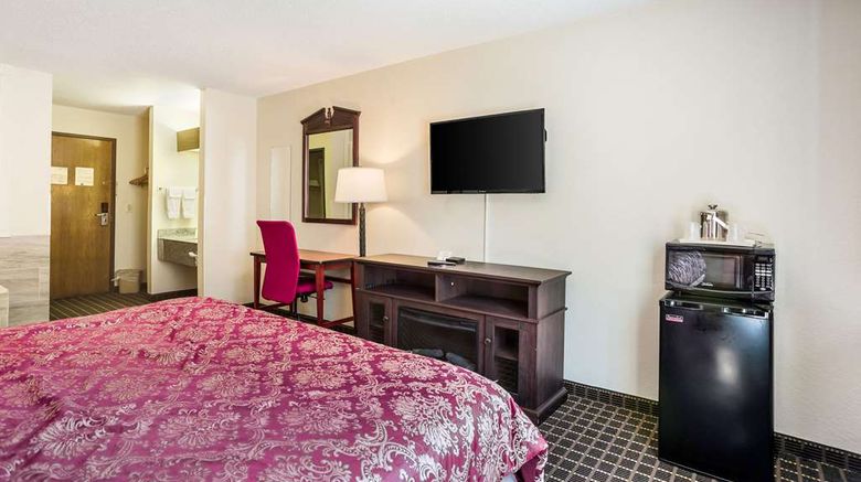 <b>Rodeway Inn Cedar Rapids Room</b>. Images powered by <a href="https://iceportal.shijigroup.com/" title="IcePortal" target="_blank">IcePortal</a>.