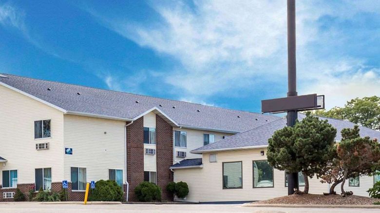 <b>Rodeway Inn Cedar Rapids Exterior</b>. Images powered by <a href="https://iceportal.shijigroup.com/" title="IcePortal" target="_blank">IcePortal</a>.