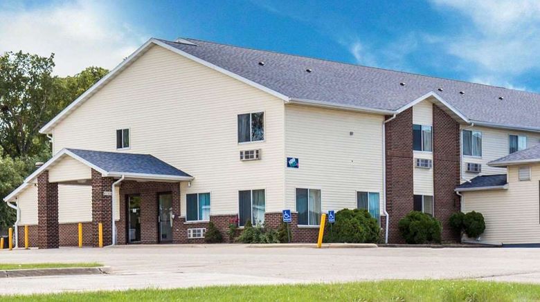 <b>Rodeway Inn Cedar Rapids Exterior</b>. Images powered by <a href="https://iceportal.shijigroup.com/" title="IcePortal" target="_blank">IcePortal</a>.