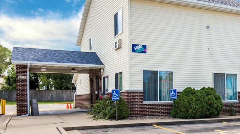 <b>Rodeway Inn Cedar Rapids Exterior</b>. Images powered by <a href="https://iceportal.shijigroup.com/" title="IcePortal" target="_blank">IcePortal</a>.