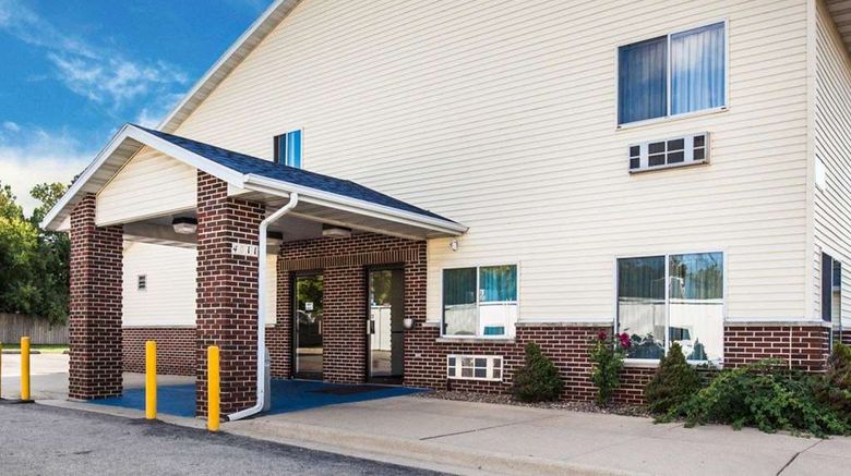 <b>Rodeway Inn Cedar Rapids Exterior</b>. Images powered by <a href="https://iceportal.shijigroup.com/" title="IcePortal" target="_blank">IcePortal</a>.