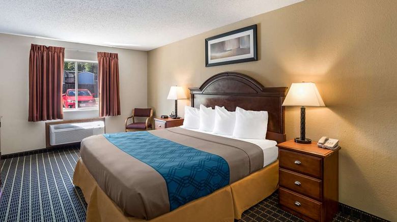 <b>Rodeway Inn Cedar Rapids Room</b>. Images powered by <a href="https://iceportal.shijigroup.com/" title="IcePortal" target="_blank">IcePortal</a>.