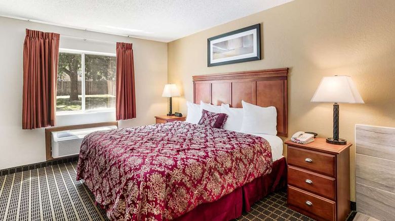 <b>Rodeway Inn Cedar Rapids Room</b>. Images powered by <a href="https://iceportal.shijigroup.com/" title="IcePortal" target="_blank">IcePortal</a>.
