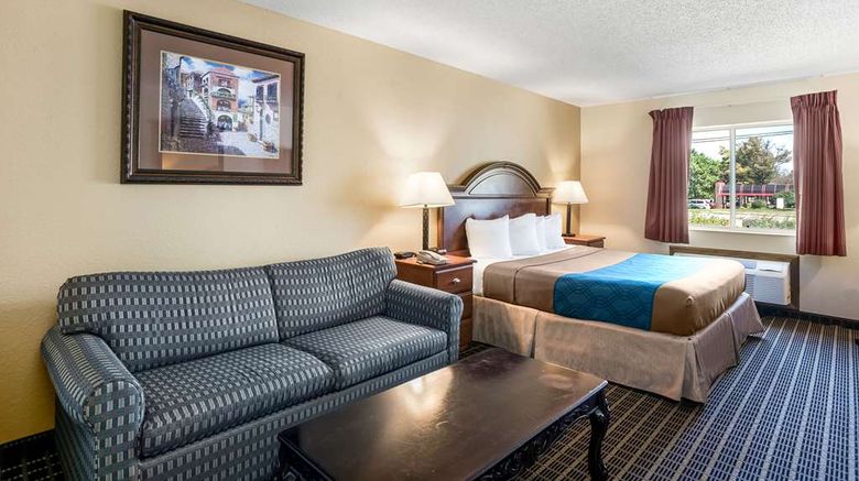<b>Rodeway Inn Cedar Rapids Room</b>. Images powered by <a href="https://iceportal.shijigroup.com/" title="IcePortal" target="_blank">IcePortal</a>.
