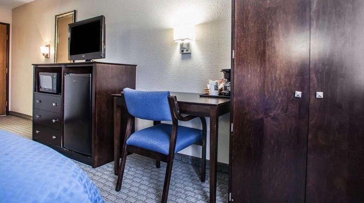 Quality Inn & Suites Room