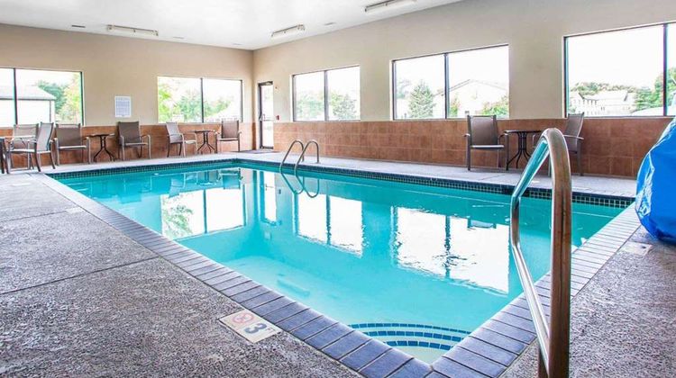 Quality Inn & Suites Pool