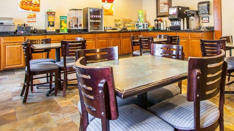 <b>Quality Inn & Suites Restaurant</b>. Images powered by <a href="https://iceportal.shijigroup.com/" title="IcePortal" target="_blank">IcePortal</a>.