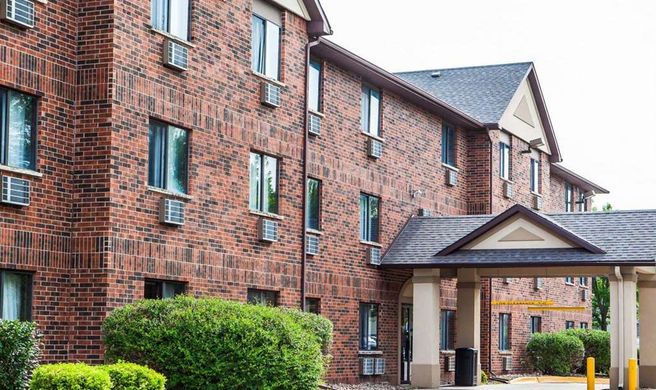 Quality Inn & Suites Exterior