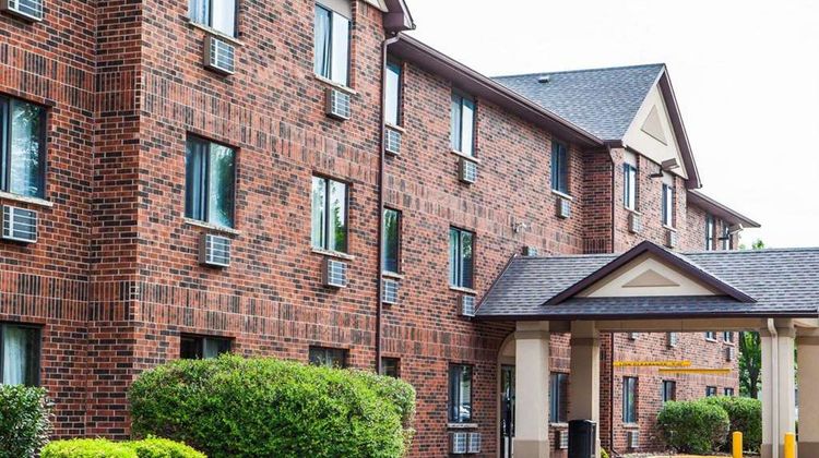 Quality Inn & Suites Exterior