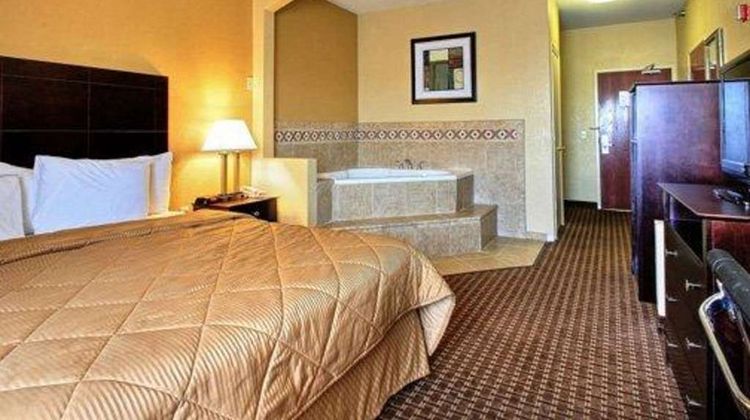 Quality Inn Des Moines North Suite
