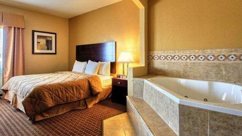 <b>Quality Inn Des Moines North Suite</b>. Images powered by <a href="https://iceportal.shijigroup.com/" title="IcePortal" target="_blank">IcePortal</a>.