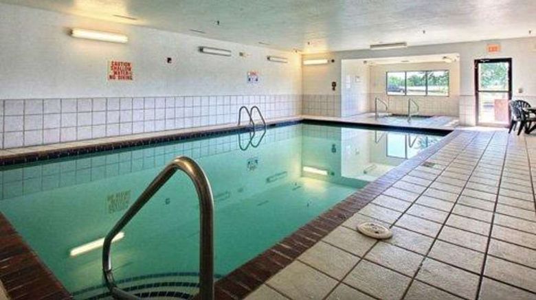 <b>Quality Inn Des Moines North Pool</b>. Images powered by <a href="https://iceportal.shijigroup.com/" title="IcePortal" target="_blank">IcePortal</a>.