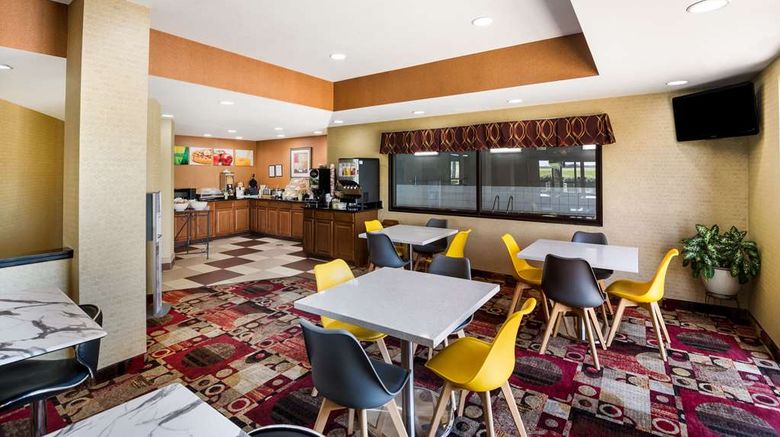 <b>Quality Inn Des Moines North Restaurant</b>. Images powered by <a href="https://iceportal.shijigroup.com/" title="IcePortal" target="_blank">IcePortal</a>.
