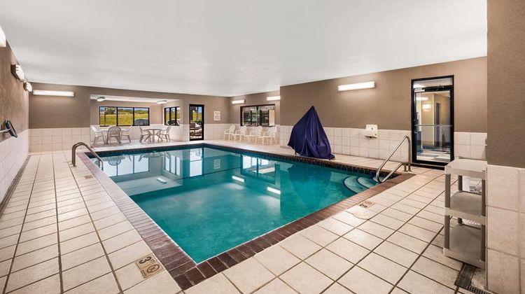 Quality Inn Des Moines North Pool