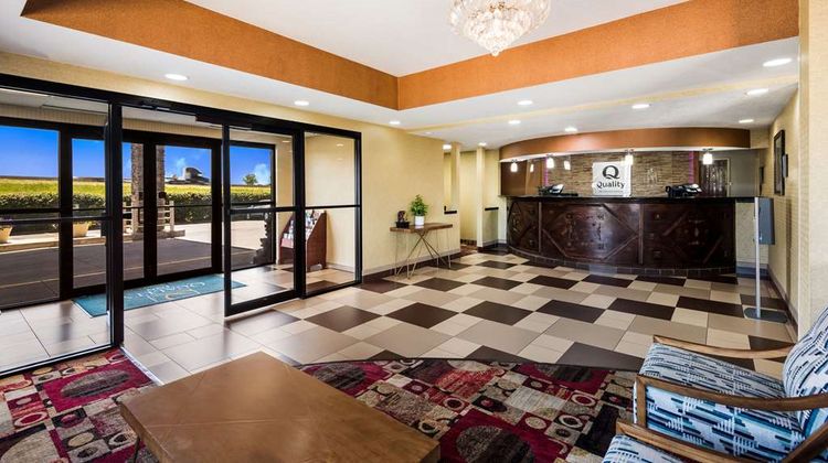 Quality Inn Des Moines North Lobby