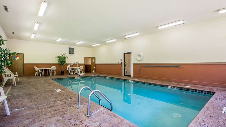 Quality Inn & Suites - Decorah Pool