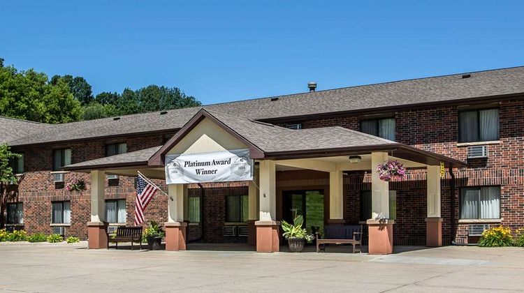 Quality Inn & Suites - Decorah Exterior