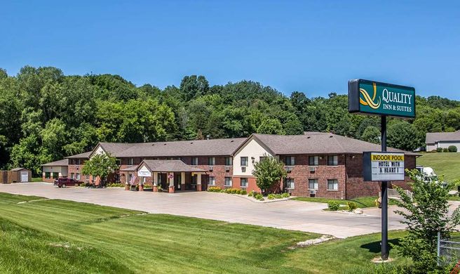 Quality Inn & Suites - Decorah Exterior