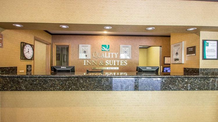 Quality Inn & Suites - Decorah Lobby