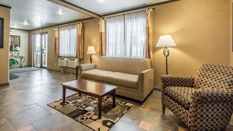 Quality Inn & Suites - Decorah Lobby