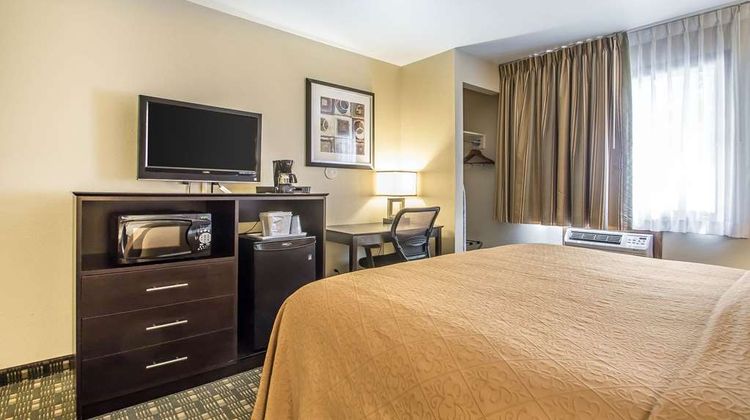 Quality Inn & Suites - Decorah Room