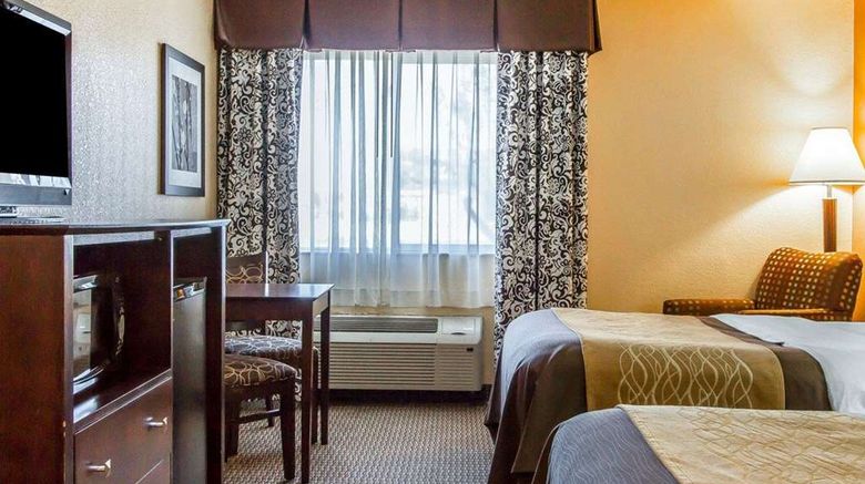 <b>Quality Inn & Suites - Mount Pleasant Room</b>. Images powered by <a href="https://iceportal.shijigroup.com/" title="IcePortal" target="_blank">IcePortal</a>.