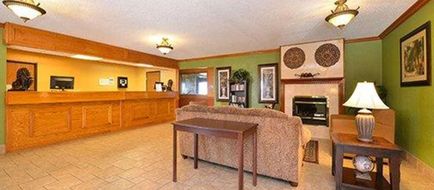 Quality Inn & Suites Grinnell Lobby