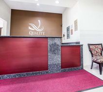 Quality Inn & Suites, Altoona Lobby